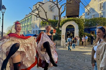 Paris Immersive Tour in Montmartre with a Cancan Dancer