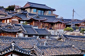 Tour Seoul’s oldest district with a storyteller from Bukchon