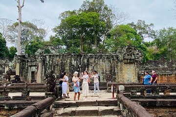 Preah Khan, Neak Pean and Pre Rup Temple Tour