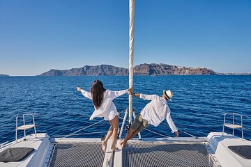 Santorini: Caldera Classic Semi-Private Cruise with BBQ & Drinks