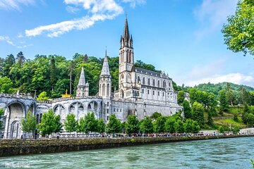 Private Transfer from Barcelona to Lourdes in France