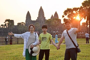 Stunning Memoires of an Angkor Era by Professional Guide 