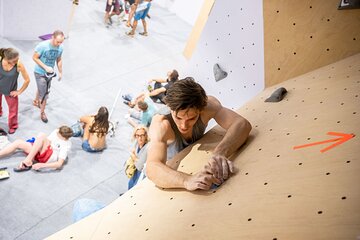 Climbing Without Limit Live Bercy Village in Grand
