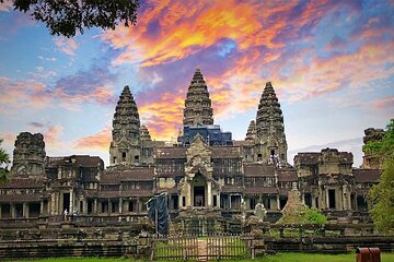 Angkor Wat: Highlights and Sunrise Guided Tour -Angkor Admission