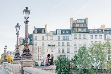 Paris Photoshoot for Couples with a Local Photographer