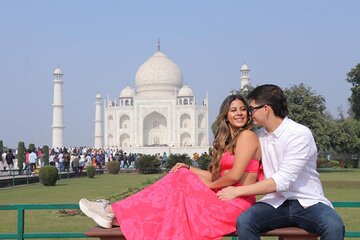 From Delhi: Taj Mahal, Agra Fort & Baby Taj Day Tour.