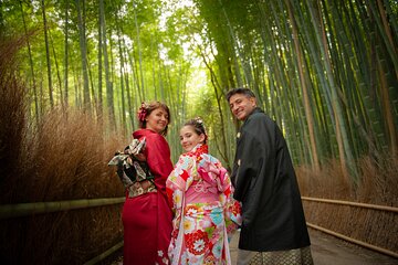 A Professional Guided Photoshoot in Arashiyama
