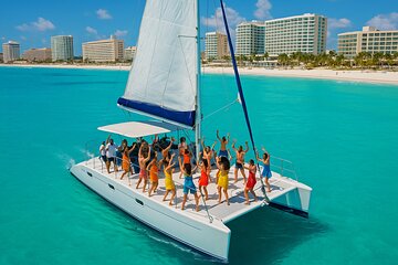 Ultimate Isla Mujeres Catamaran: Snorkel, Open Bar & Beach Club