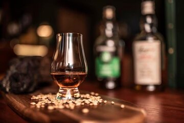 Edinburgh Whisky Tasting and History on the Royal Mile