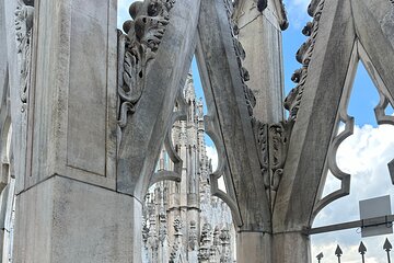 Duomo skips the line with a guide