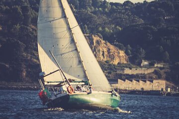 2-Hour Sailing Practice for Beginners – Lisbon River Experience