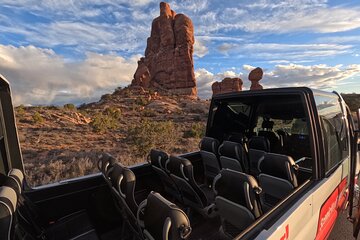 Arches National Park Scenic Drive Sunset Tour