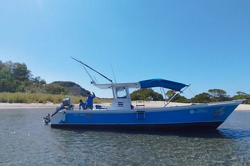 fishing boats in the Gulf of Papagayo
