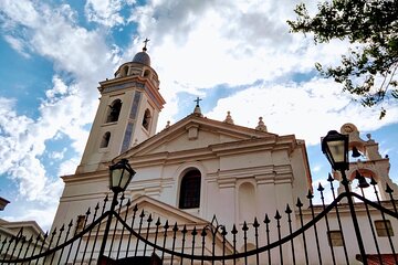 Local Guided Recoleta Walking Tour with Cemetery Entrance