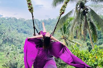 Balliswing.Feel the natural breeze as you paddle a giant swing in the stunning scenery!Instagram-worthy photo spot / Round trip hotel transfers included