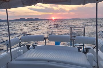 Zadar Sunset Tour by Boat with Wine and Snacks