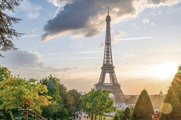 Paris: Eiffel Tower 2nd Floor or Summit Guided Tour