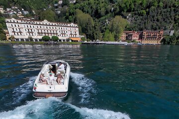 Private Boat Tour from 2 hours on Lake Como and Cernobbio
