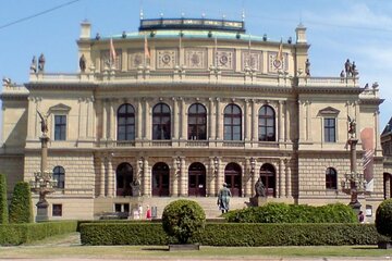 Visit the Jewish Quarter of Prague. Interiors