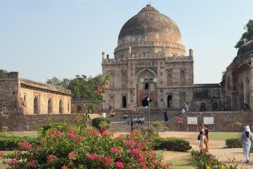 Tour to New & Old Delhi with guide and tranfer