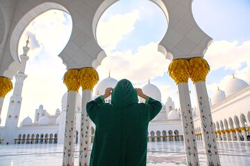 Abu Dhabi City Tour: Grand Mosque, Palace, Souk, Louvre & Ferrari