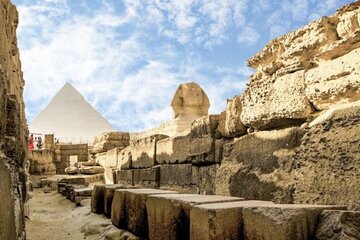 Full Day Tour to Giza Pyramids and Sphinx and Egyptian Museum
