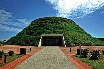 Cradle of humankind and Maropeng halfday guided tour