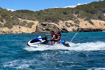 Jet ski therapy for the soul in coast of Santa Ponsa 
