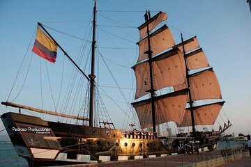 Tour of Bahia Cartagena by Pirate Boat with Sunset and Music