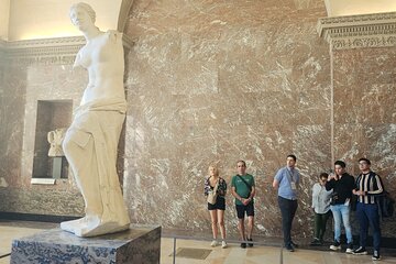 Louvre Museum Small-Group English Guided Tour