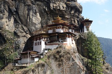Guided tour of Paro valley with Tiger's Nest in Bhutan