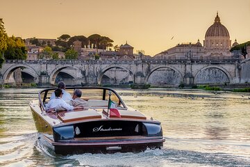 Private Guided History River Tour on a Luxury Boat 