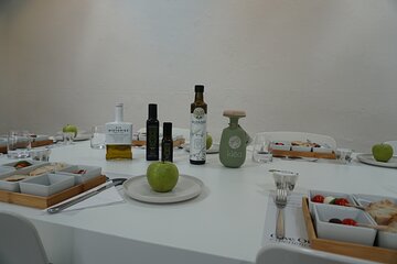 Olive Oil Experience by 8:26 Histories in Munich