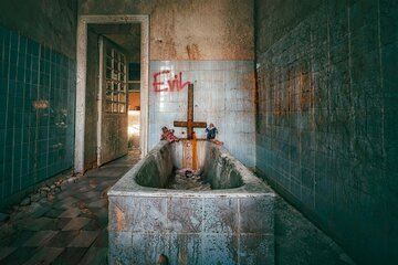 Bucharest Haunted Night Walk Tour with Legends and Myths