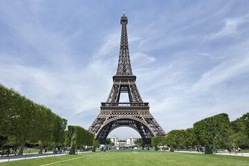Eiffel Tower Ticket in Paris With Guide (2nd Floor by Lift)