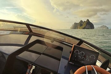 James Bond Experience Italian Yacht
