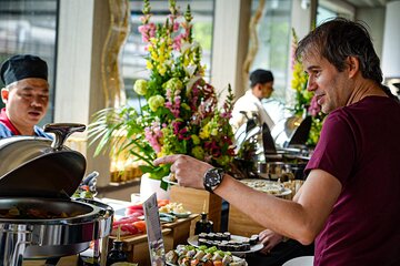 Paris Seine River Buffet Brunch Cruise with Drinks