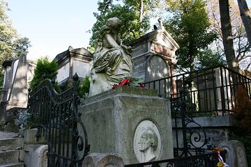 Paris: Graves of the Famous Private Guided walking tour 