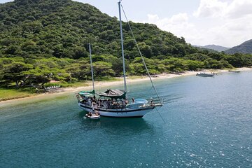 Sail to Tayrona Park with Lunch, Snorkeling and Paddle