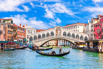 Venice Shared Gondola Ride: 30 Minutes through Grand Canal