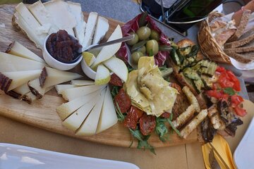 Guided food and wine with walking tour 