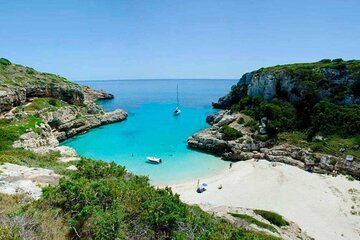 Tour boat Cala Figuera Cala Mondragó Caló des Moro Cala Marmols