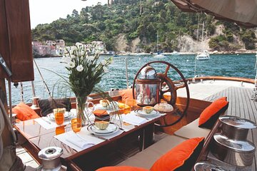 Sail & Dine Sailboat Tour With Sunset