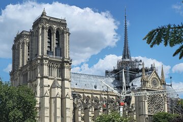 Paris Notre Dame Cathedral Walking Tour