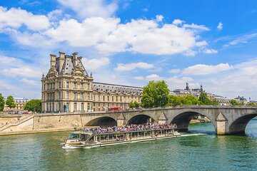 Seine River 1-Hour Sightseeing Cruise from the Eiffel Tower