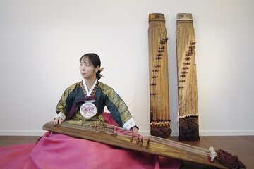 Play Gayageum in Hanbok Cultural Experience in Bukchon