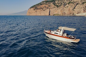 Private boat tour to Capri From Sorrento on Gozzo 25ft