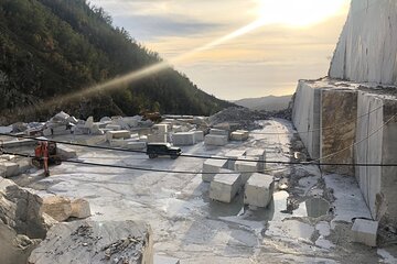 Private Carrara Marble Tour with Aperitivo at Sunset