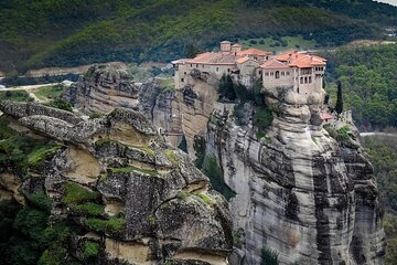 Private 9-Hour Meteora Tour with Luxury Vehicle 