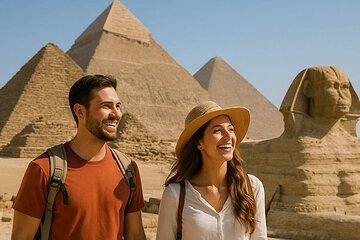 Private Tour: Giza Pyramids, Museum, Bazaar & Lunch Included 